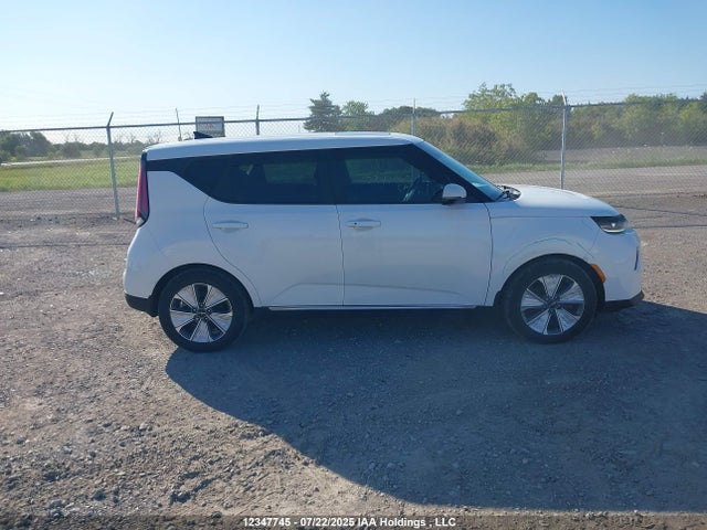 KIA Soul 2023 KNDJ33A13P7030678 Image 13