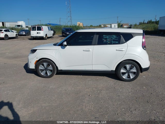 KIA Soul 2023 KNDJ33A13P7030678 Image 14