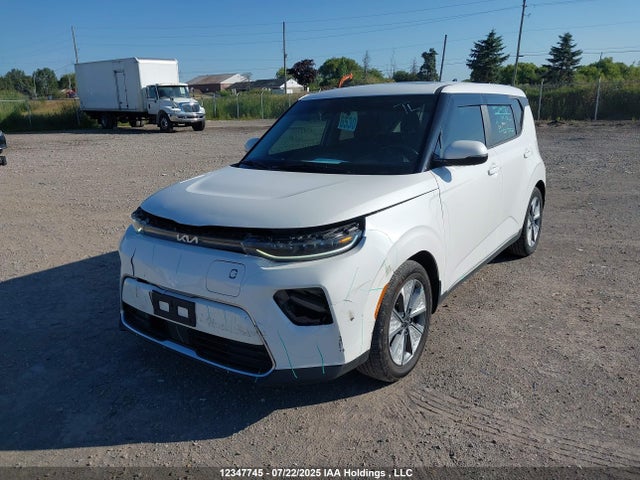 KIA Soul 2023 KNDJ33A13P7030678 Image 2