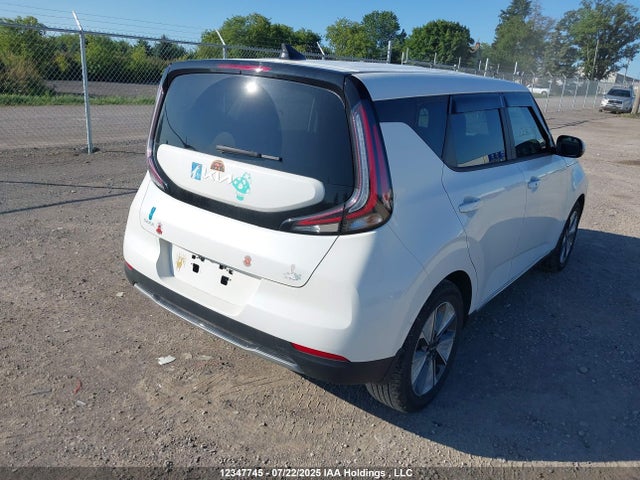 KIA Soul 2023 KNDJ33A13P7030678 Image 4