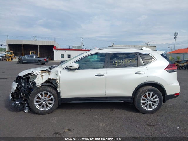 5N1AT2MV6JC725210 Nissan Rogue