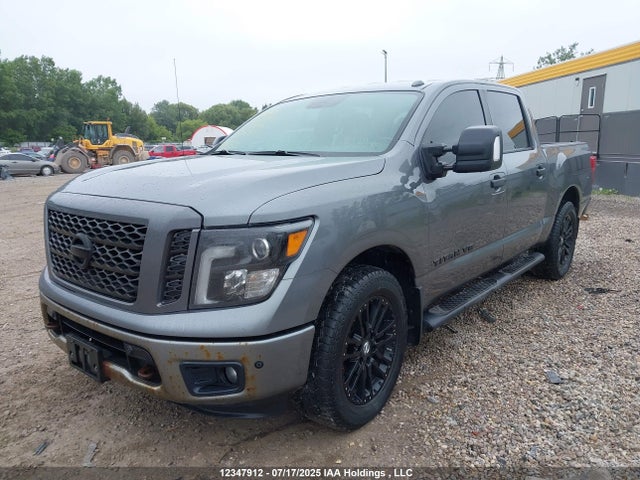 1N6AA1E52JN518690 Nissan 2018
