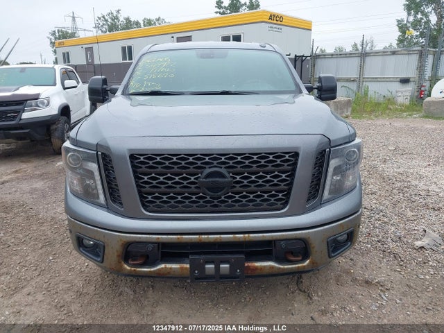 1N6AA1E52JN518690 Nissan 2018