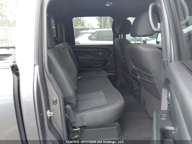 1N6AA1E52JN518690 Nissan 2018