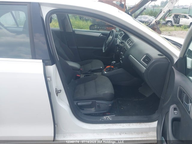 3VWDL7AJ1EM335200 Volkswagen Jetta