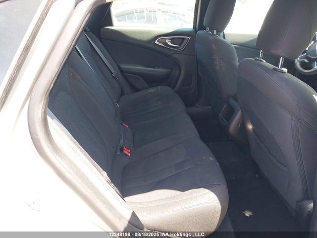 Chrysler 200 2016 1C3CCCFB3GN196905 Image 8