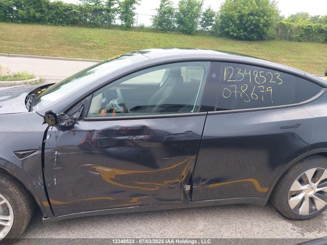 Tesla Model Y 2024 7SAYGDED7RF078679 Image 15