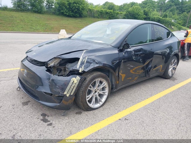 Tesla Model Y 2024 7SAYGDED7RF078679 Image 2