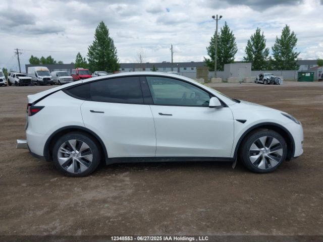 7SAYGDEE8NF329731 Tesla Model Y