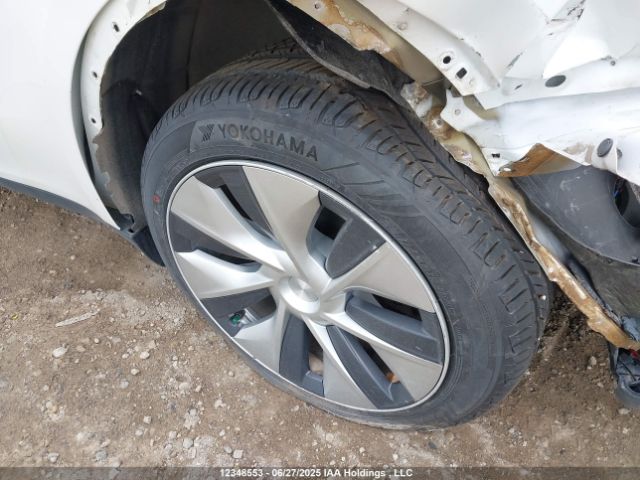 7SAYGDEE8NF329731 Tesla Model Y