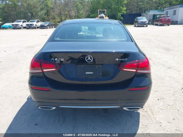 W1K3G4FB7MJ315621 Mercedes-Benz m260