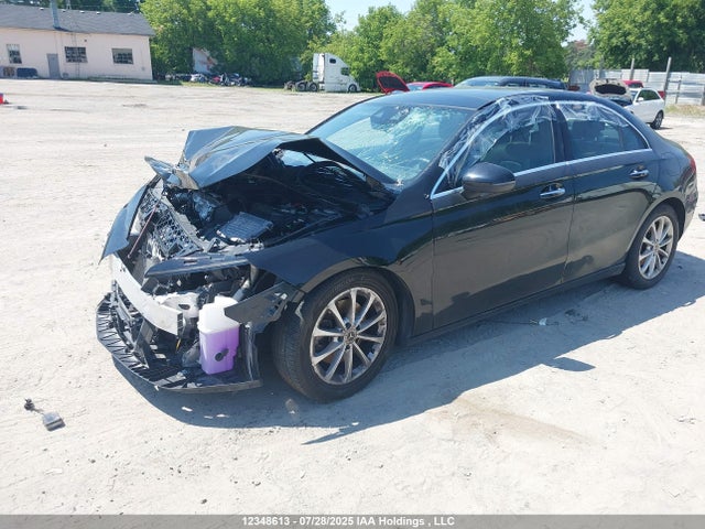 W1K3G4FB7MJ315621 Mercedes-Benz m260