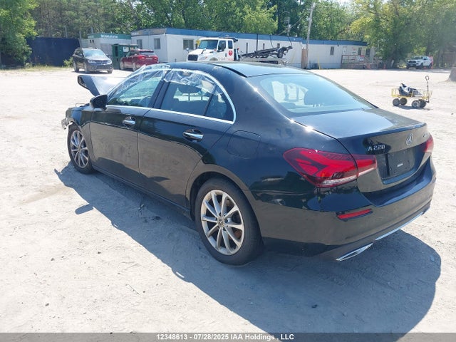 W1K3G4FB7MJ315621 Mercedes-Benz m260