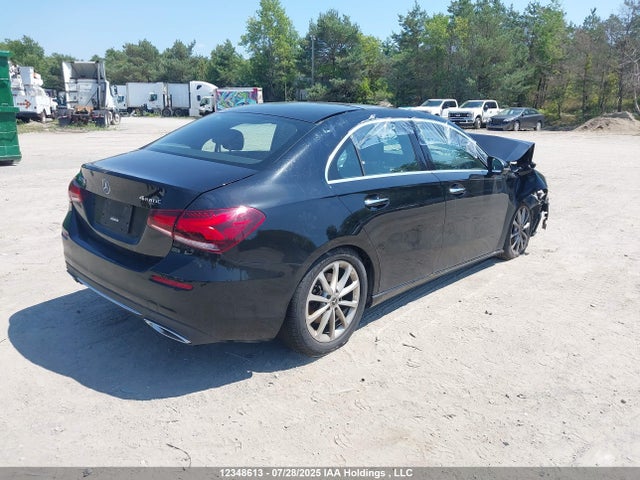 W1K3G4FB7MJ315621 Mercedes-Benz m260