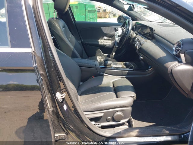 W1K3G4FB7MJ315621 Mercedes-Benz m260