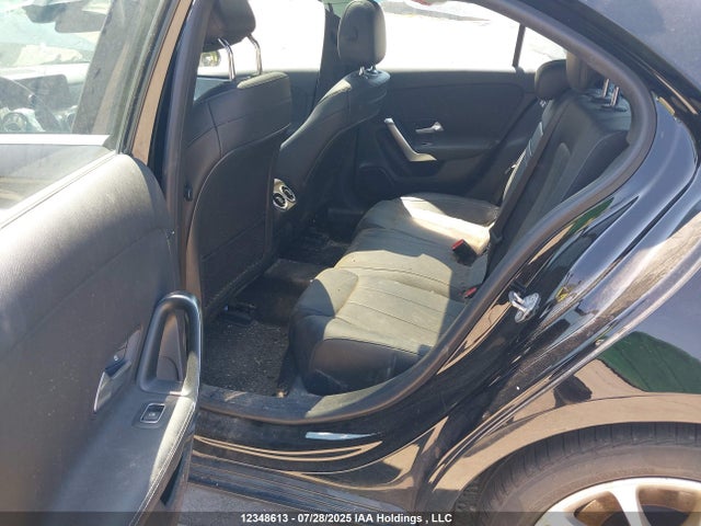 W1K3G4FB7MJ315621 Mercedes-Benz m260
