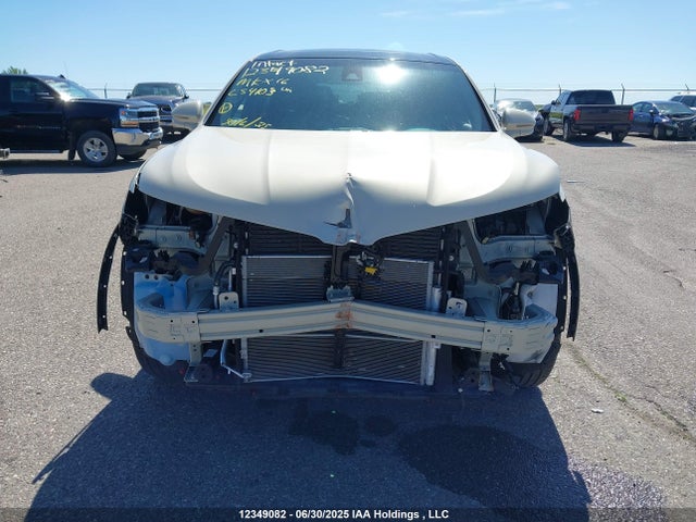 Lincoln 2016 2016 2LMTJ8LR8GBL54103 Image 13