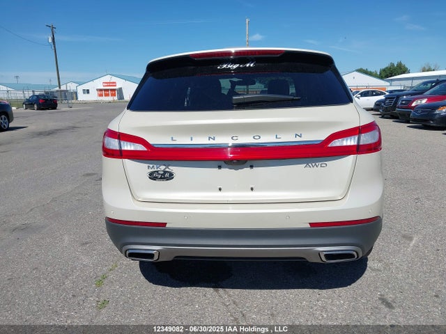 Lincoln 2016 2016 2LMTJ8LR8GBL54103 Image 17