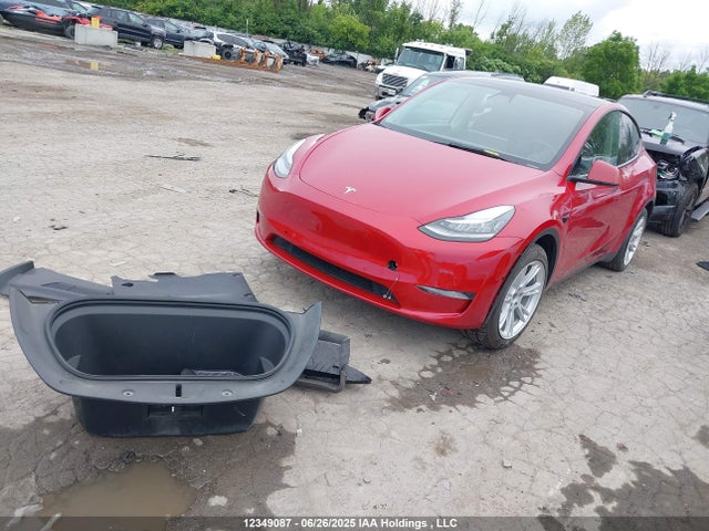 Tesla Model Y 2022 7SAYGDEE0NF484063 Image 2
