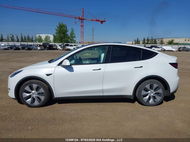 Tesla Model Y 2022 7SAYGDEE9NF461252 Image 15