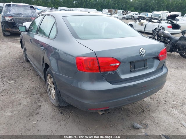3VWDK7AJ3EM383221 Volkswagen Jetta