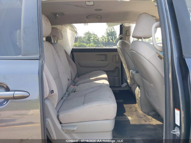KNDMB5C15H6270055 KIA 2017