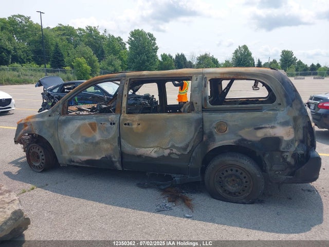Dodge 2018 2018 2C4RDGEG9JR313405 Image 13