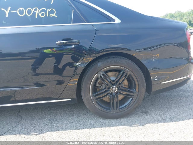 Audi A8 2016 WAUJ4AFD4GN009612 Image 12