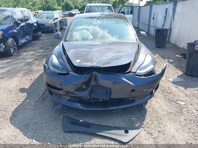 5YJ3E1EB5PF678124 Tesla MODEL 3