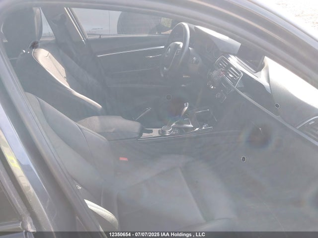 WBA8A3C56HK691380 BMW 320i