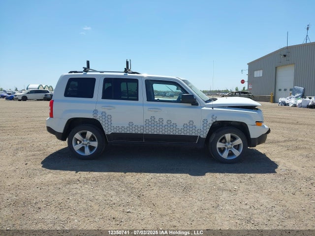 1C4NJRAB9GD618394 Jeep 2016