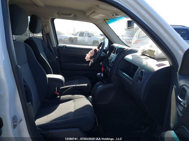 1C4NJRAB9GD618394 Jeep 2016