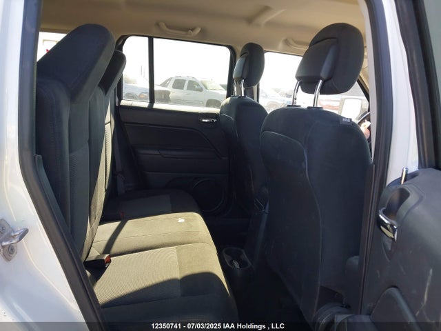 1C4NJRAB9GD618394 Jeep 2016