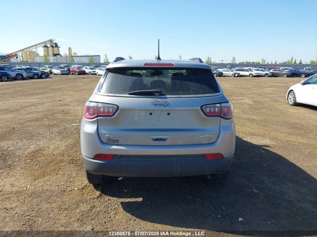 3C4NJDBB2JT145781 Jeep 2018