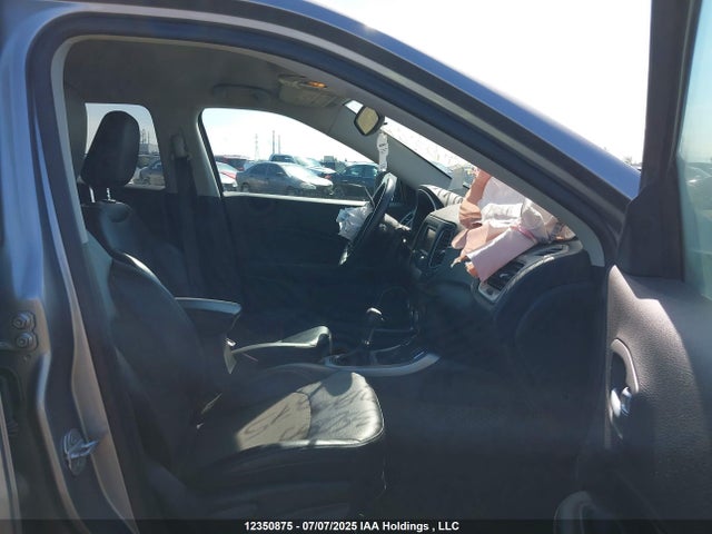 3C4NJDBB2JT145781 Jeep 2018