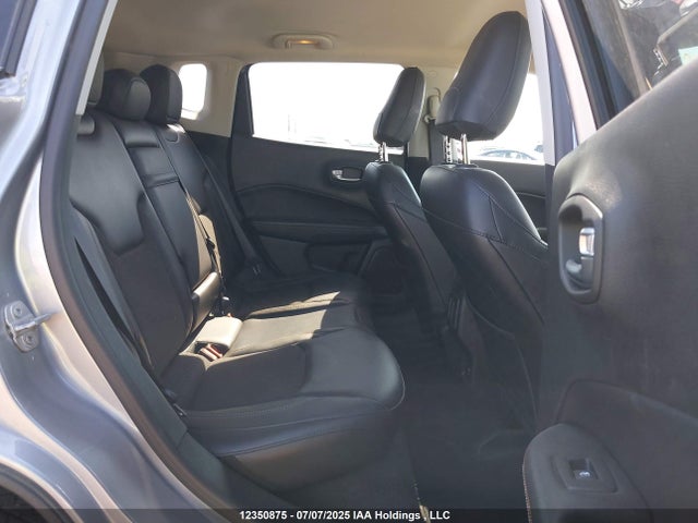 3C4NJDBB2JT145781 Jeep 2018