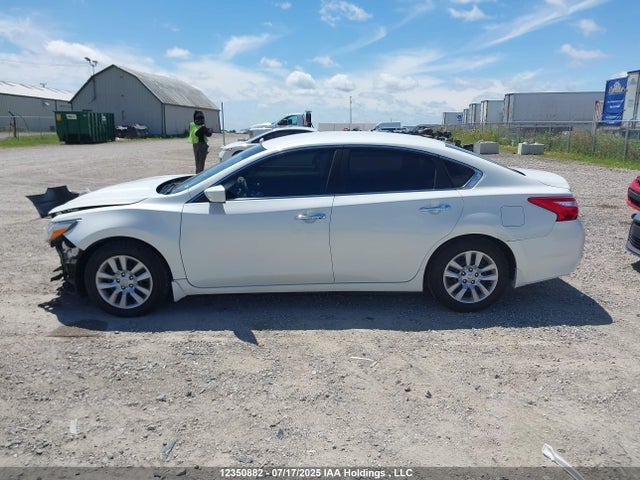 1N4AL3AP9GN347063 Nissan 2016