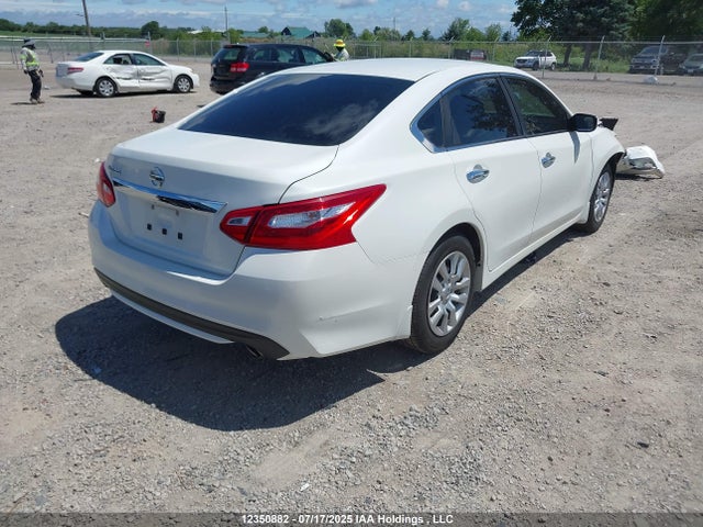1N4AL3AP9GN347063 Nissan 2016