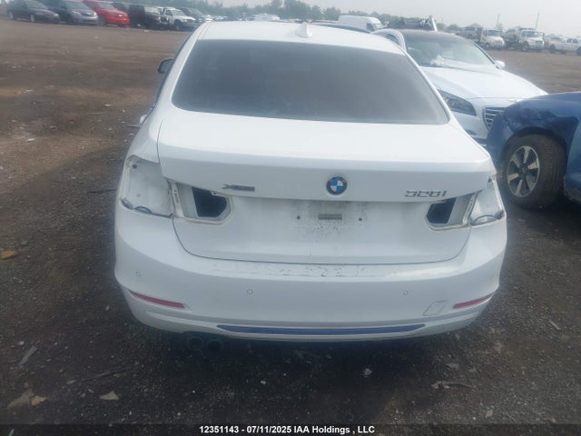 WBA3B3G55FNR89044 BMW 328I