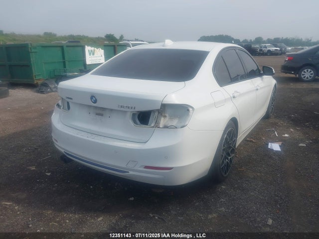 WBA3B3G55FNR89044 BMW 328I