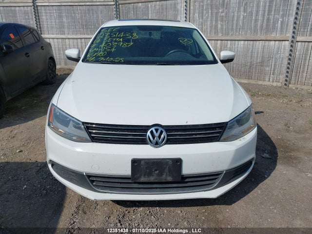 3VWD07AJ1EM403987 Volkswagen 2014