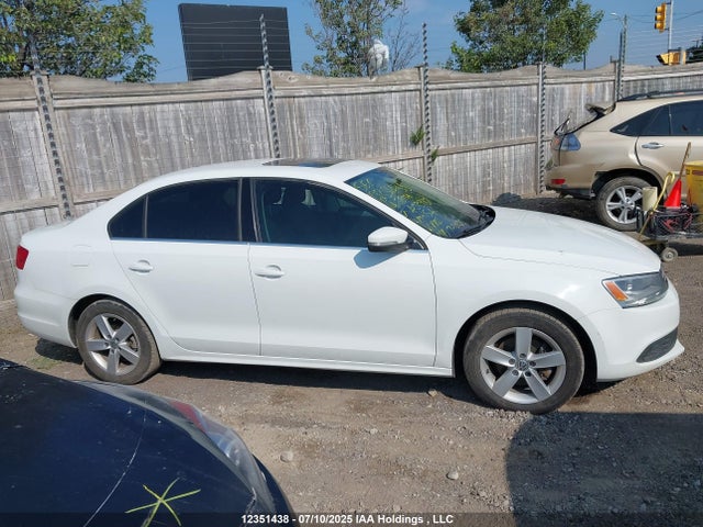 3VWD07AJ1EM403987 Volkswagen 2014