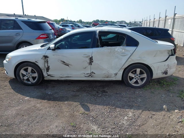 3VWD07AJ1EM403987 Volkswagen 2014