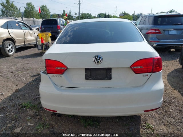 3VWD07AJ1EM403987 Volkswagen 2014