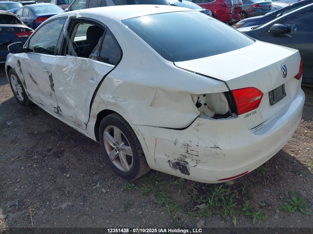 3VWD07AJ1EM403987 Volkswagen 2014