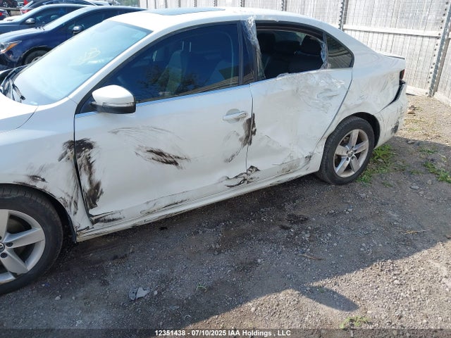 3VWD07AJ1EM403987 Volkswagen 2014