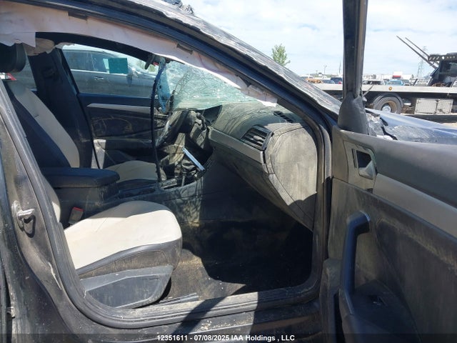 3VWE57BU3KM014813 Volkswagen 1.8 tsi