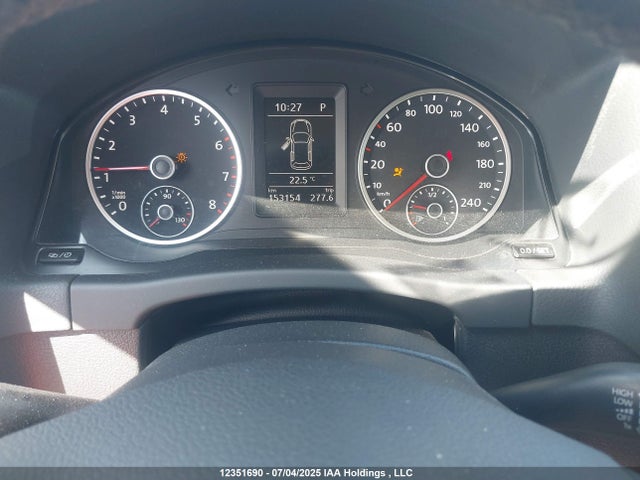 WVGJV7AX5FW592524 Volkswagen 2015