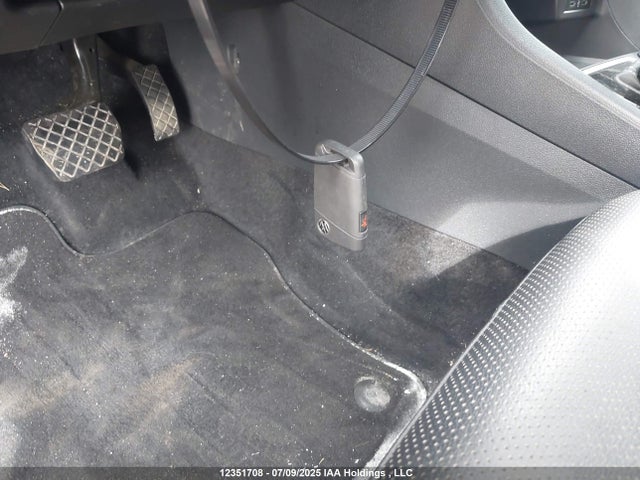 3VWG57BU8MM033658 Volkswagen tsi