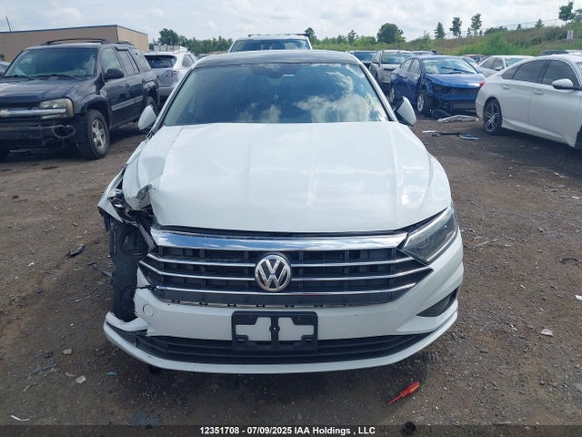 3VWG57BU8MM033658 Volkswagen tsi